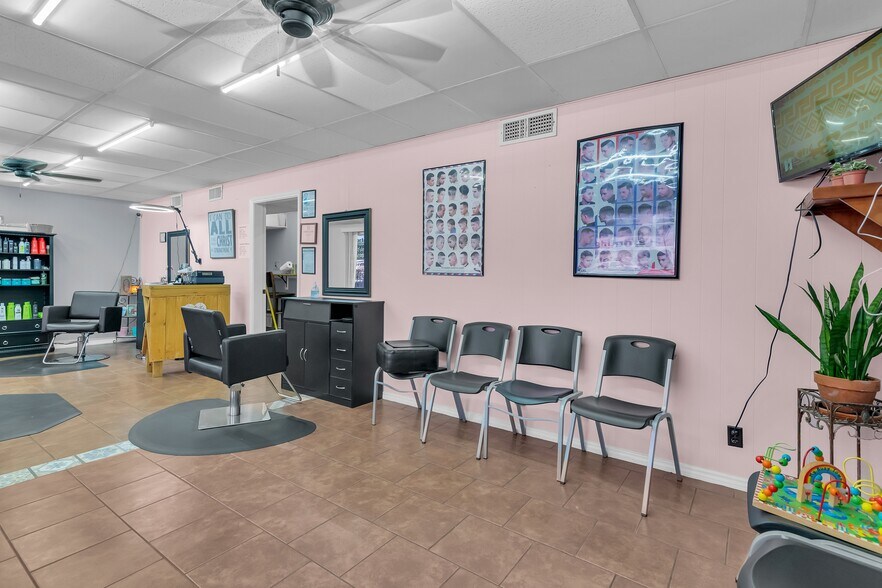 More Photos Of 4600 NE 28th St, Haltom City Storefront Retail Office For Sale