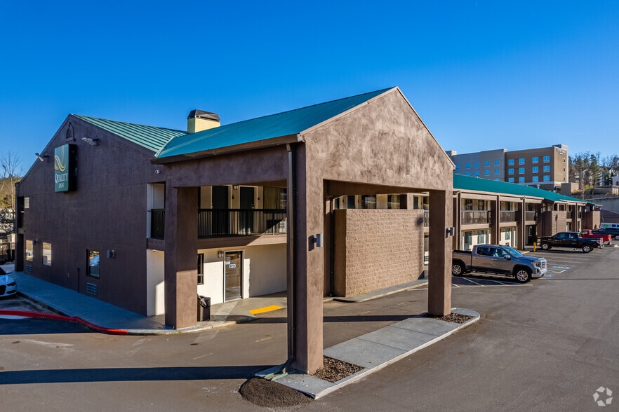 Primary Photo Of 750 Cobb Place Blvd NW, Kennesaw Hotel For Sale