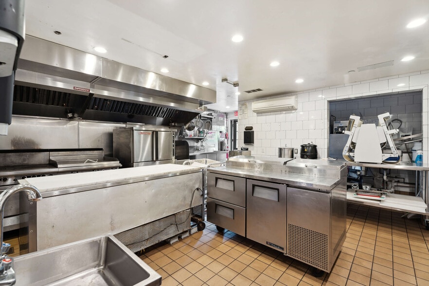 More Photos Of 203 Bridgehampton Tpke, Bridgehampton Restaurant For Lease