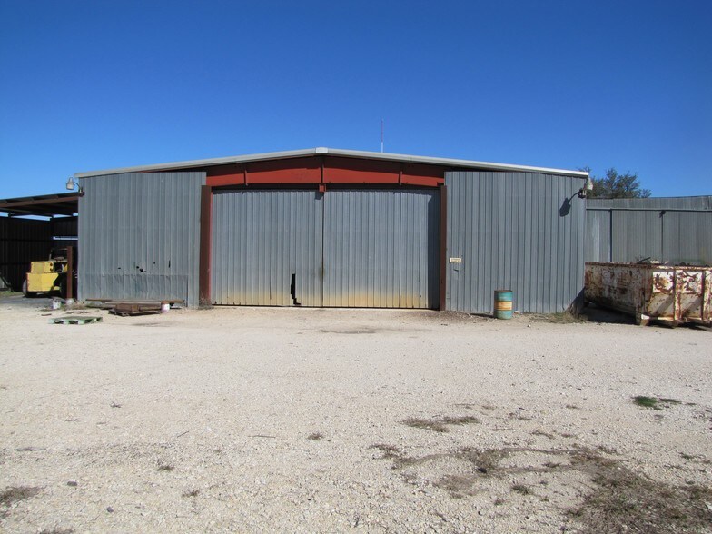 More Photos Of 4710 IH-35 South Fwy, New Braunfels Warehouse For Lease