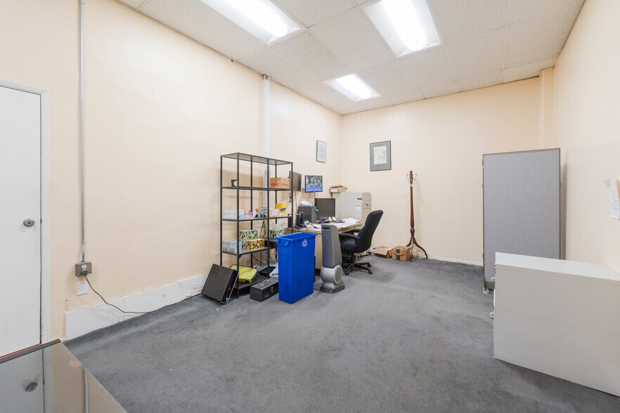 More Photos Of 165 S Western Ave, Los Angeles Loft Creative Space For Lease