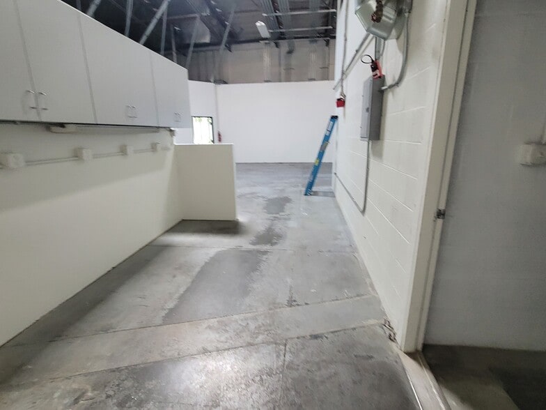 More Photos Of 800 S Rochester Ave, Ontario Warehouse For Lease