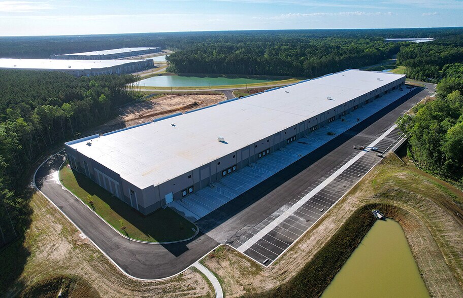 More Photos Of 369 N Cypress Dr, Summerville Warehouse For Lease