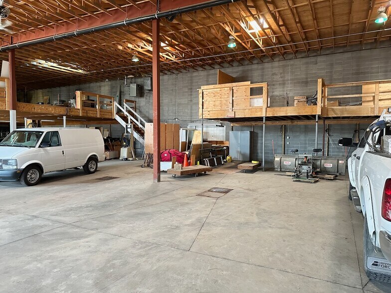 More Photos Of 11010 111th Ave NW, Edmonton Warehouse For Lease