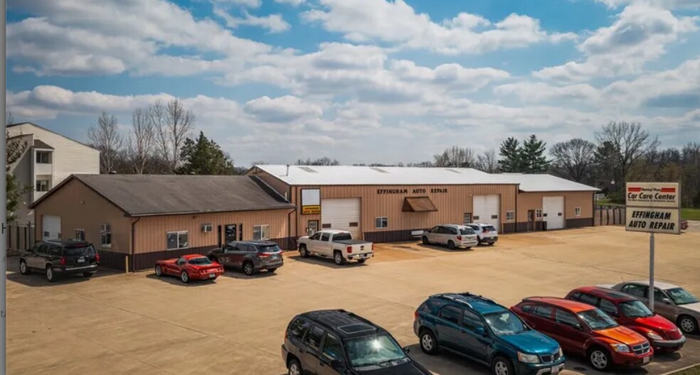 More Photos Of 2300 Hoffman Dr, Effingham Auto Repair For Sale