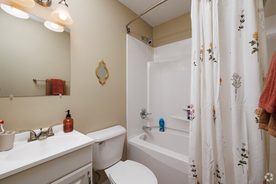 More Photos Of 800 E Grand Ave, Carbondale Apartments For Sale
