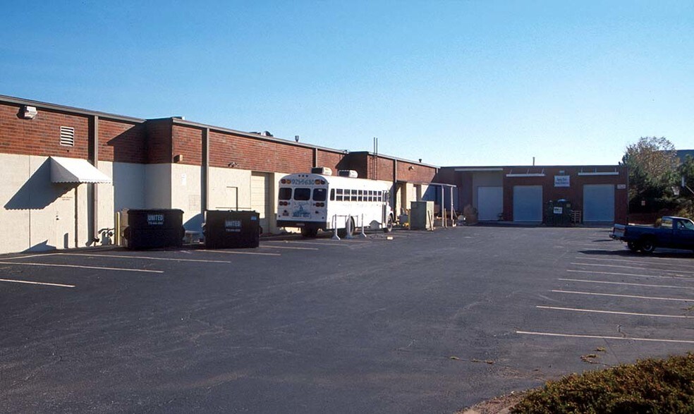 More Photos Of 1015-1025 Mansell Rd, Roswell Showroom For Lease