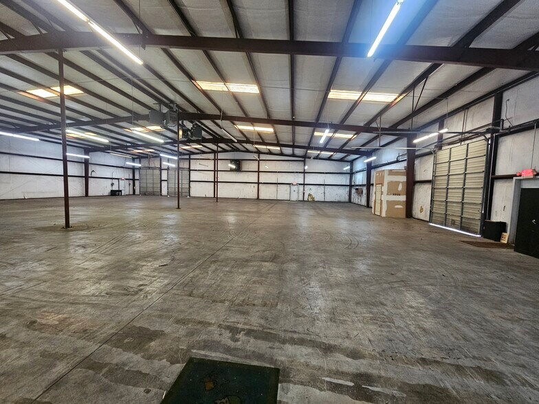More Photos Of 135 Cecil Ct, Fayetteville Warehouse For Lease