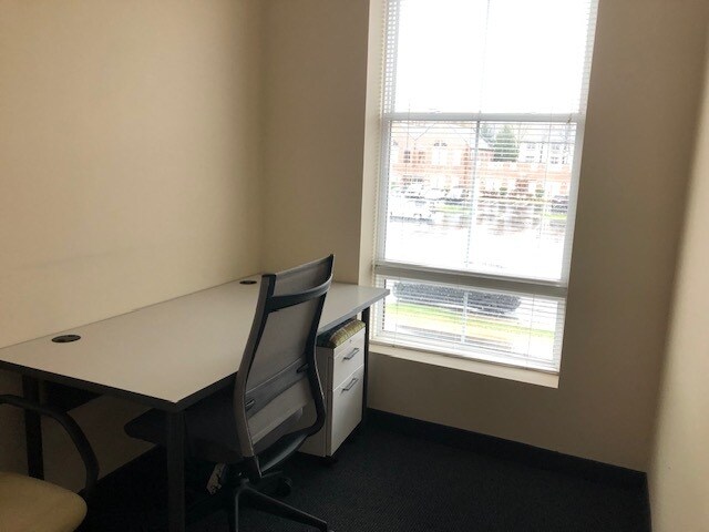 More Photos Of 21155 Whitfield Pl, Sterling Office For Sale