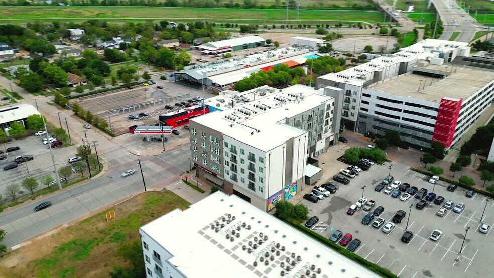 Primary Photo Of 340 Singleton Blvd, Dallas Restaurant For Lease