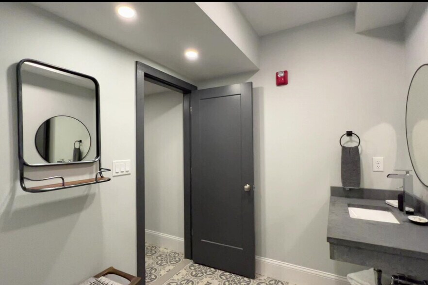 More Photos Of 156 Teaticket Hwy, Falmouth Freestanding For Sale