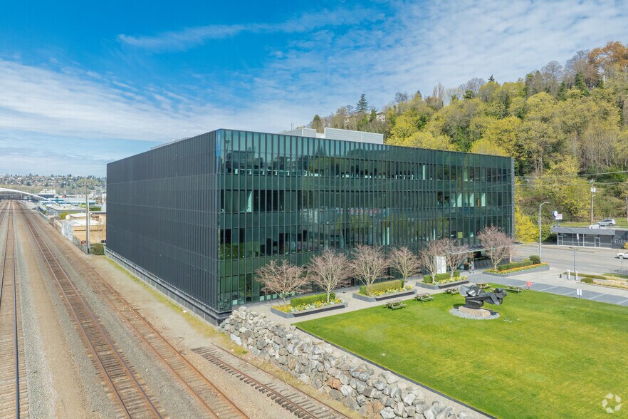 More Photos Of 645 Elliott Ave W, Seattle Office For Lease