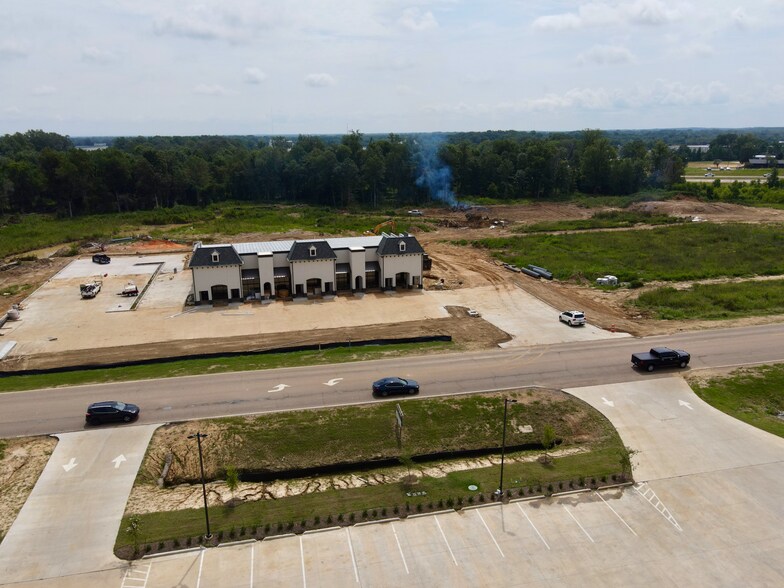 More Photos Of Calhoun Station Parkway, Gluckstadt Restaurant For Lease