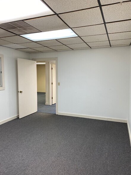 More Photos Of 3222 Bart Conner Dr, Norman Warehouse For Lease
