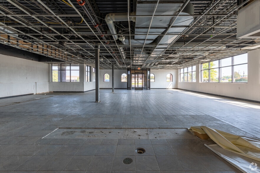 More Photos Of 13810-13854 Lakeside Cir, Sterling Heights Storefront Retail Office For Sale