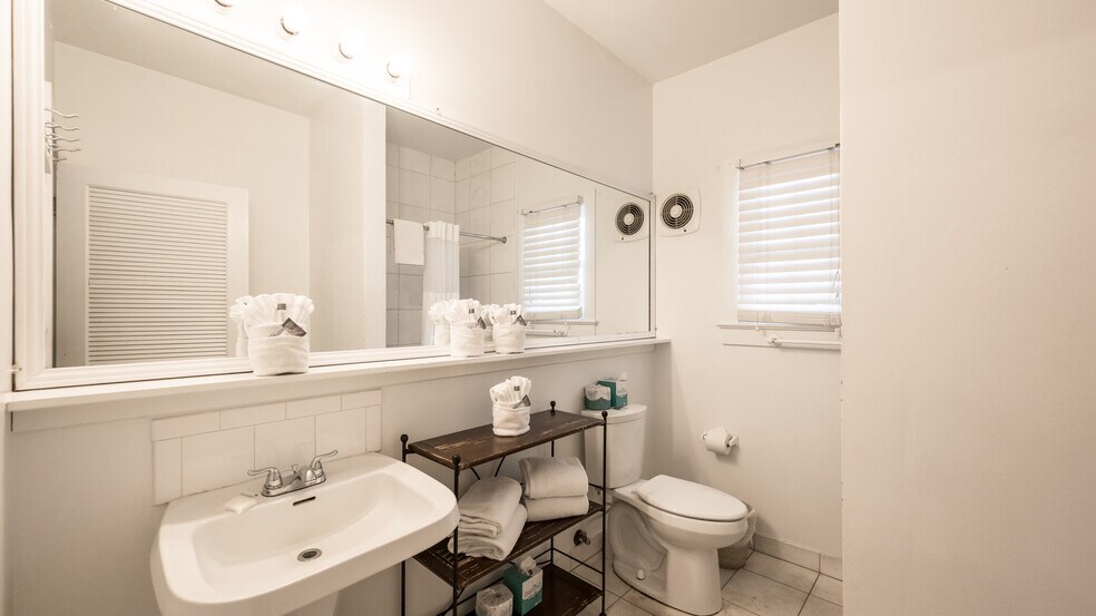 More Photos Of 413 Applerouth Ln, Key West Hotel For Sale