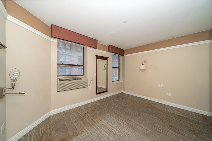More Photos Of 129 W 46th St, New York Hotel For Sale