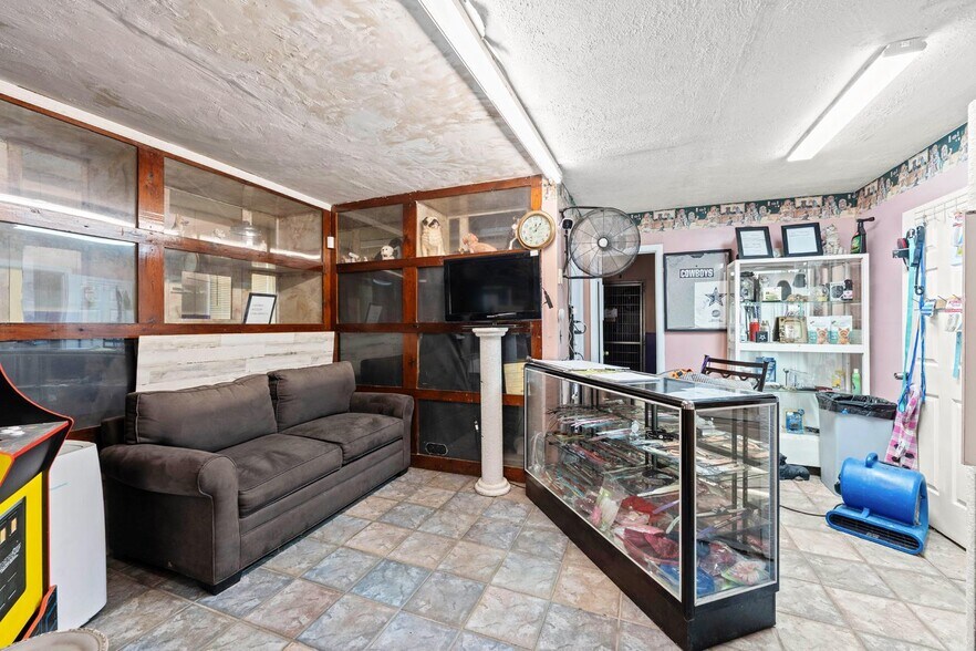 More Photos Of 2501 E Diana St, Tampa Office Residential For Sale