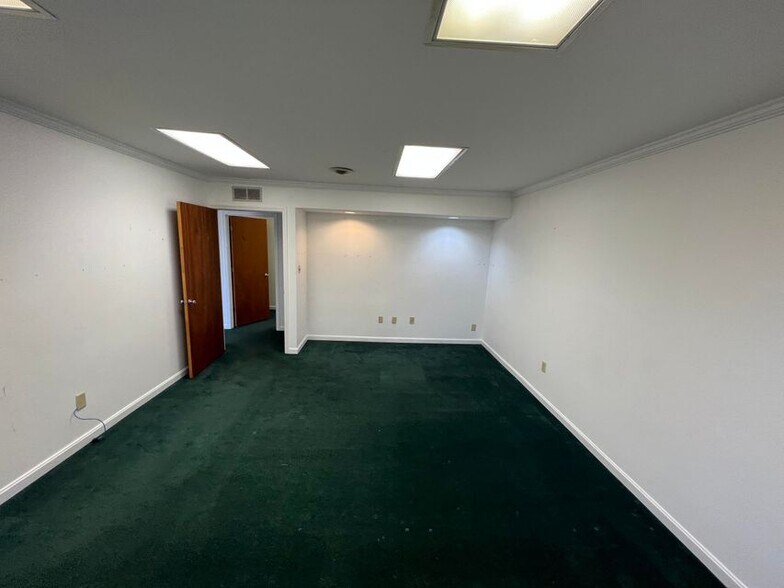 More Photos Of 230-236 Thomas More Pky, Crestview Hills Medical For Lease