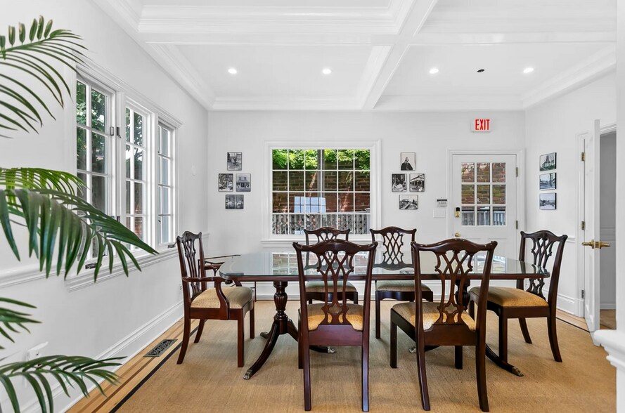 More Photos Of 656 Harbor Rd, Southport Office For Lease