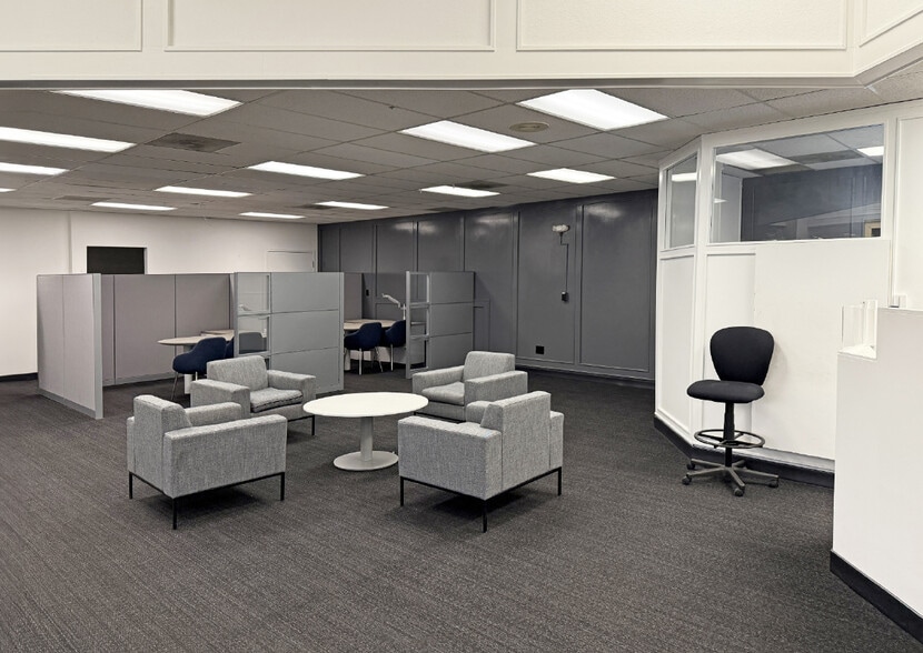 More Photos Of 4301 Wyoming Blvd, Albuquerque Bank For Sale