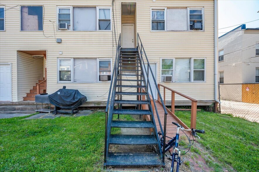 More Photos Of 1010-1012 16TH Street NE, Washington Apartments For Sale