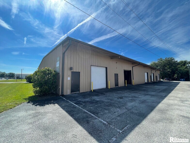 Primary Photo Of 3903 Industry Blvd, Lakeland Warehouse For Lease