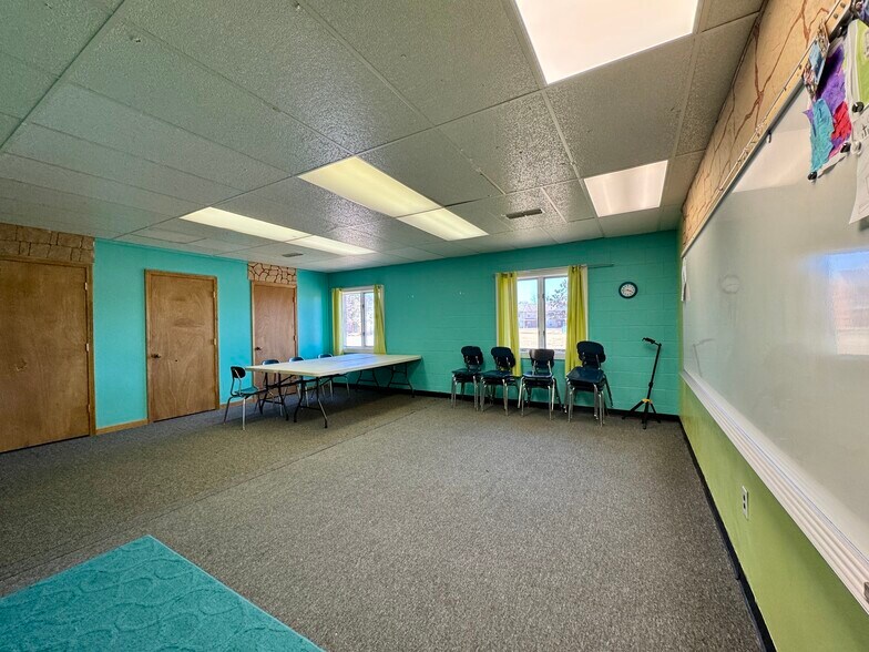 More Photos Of 2015 E Main St, Gas City Flex For Sale