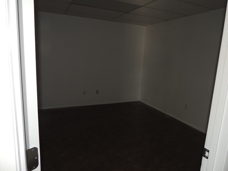 More Photos Of 2311 Whitfield Industrial Way, Sarasota Warehouse For Sale