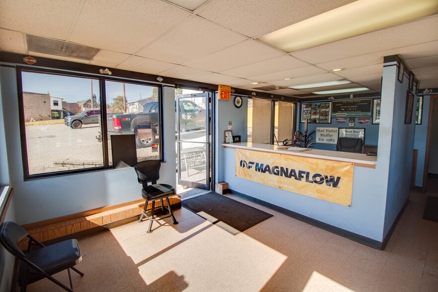 More Photos Of 808 E Broadway, Alton Specialty For Sale
