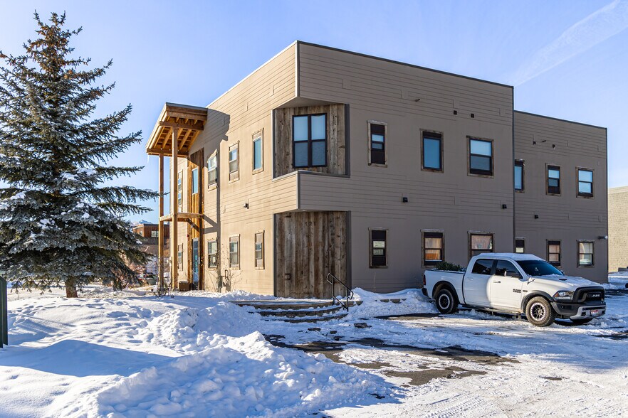 More Photos Of 121 Honeysuckle St, Bellevue Warehouse For Sale
