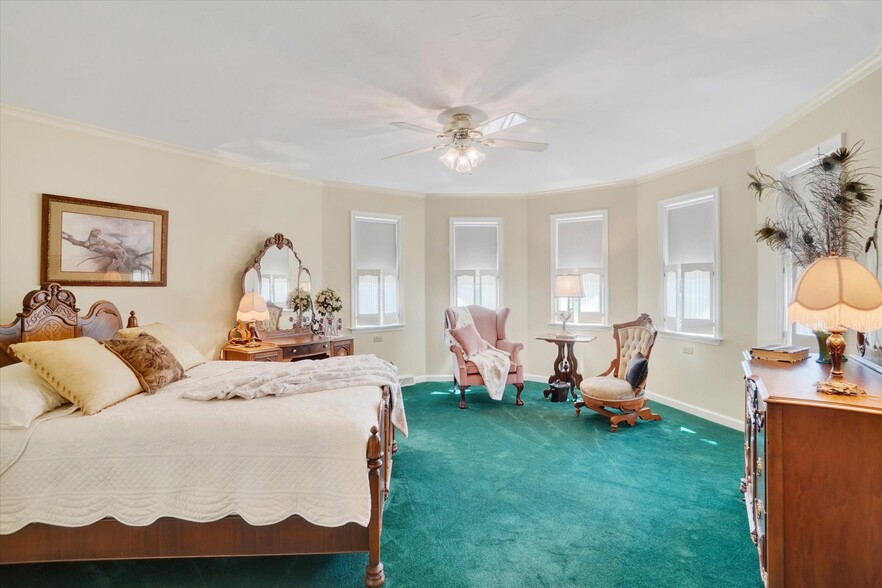 More Photos Of 2553 Roosevelt Ave, York Flex For Sale