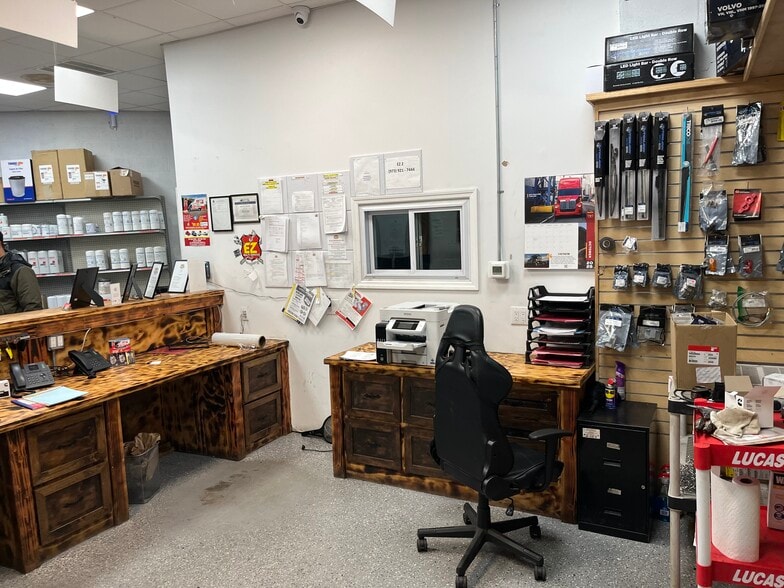 More Photos Of 454 Jefferson St, Newark General Retail For Lease