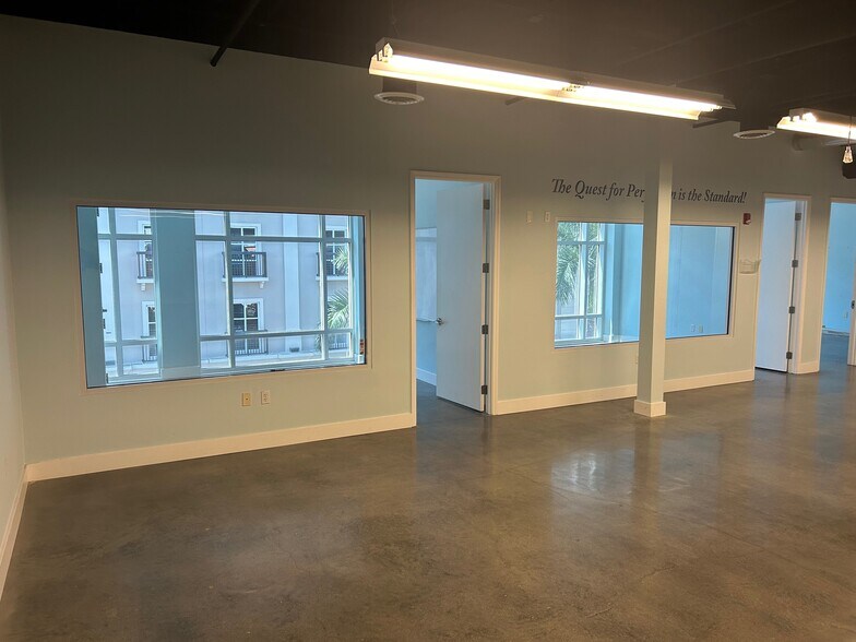 More Photos Of 1517 State St, Sarasota Office For Lease