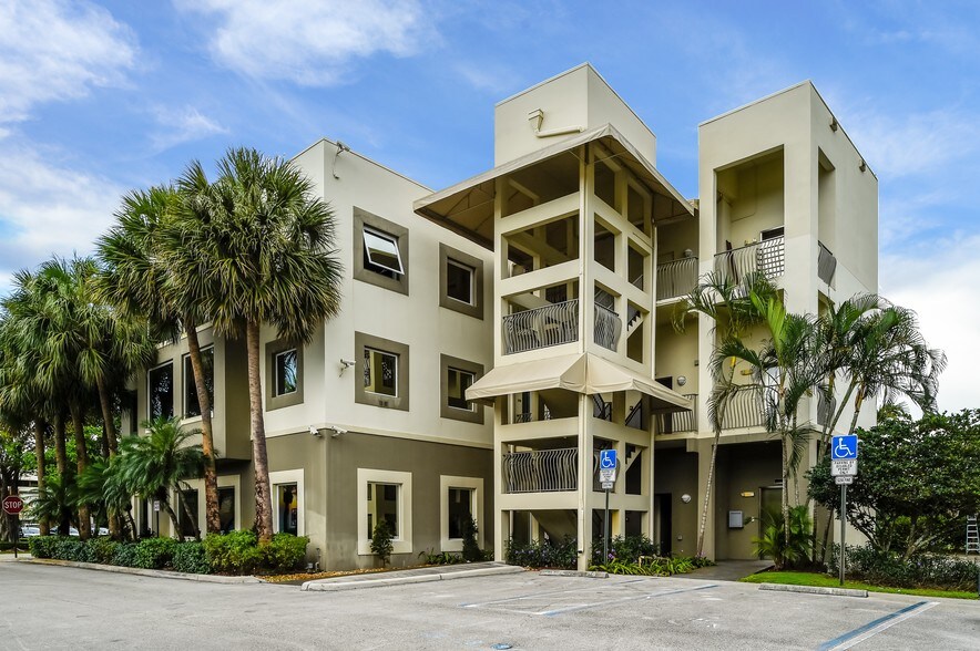 Primary Photo Of 401 Fairway Dr, Deerfield Beach Loft Creative Space For Lease