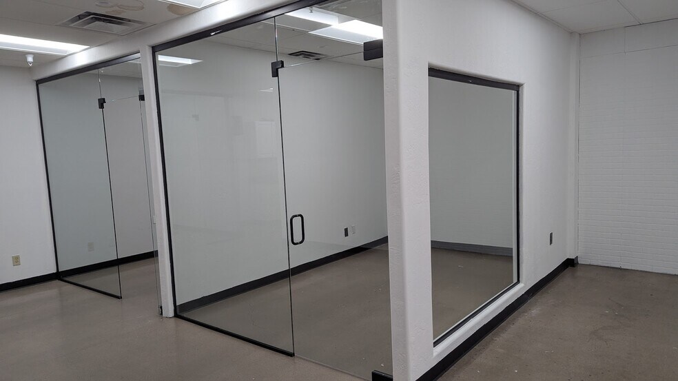 More Photos Of 819 W 22nd St, Tempe Warehouse For Lease