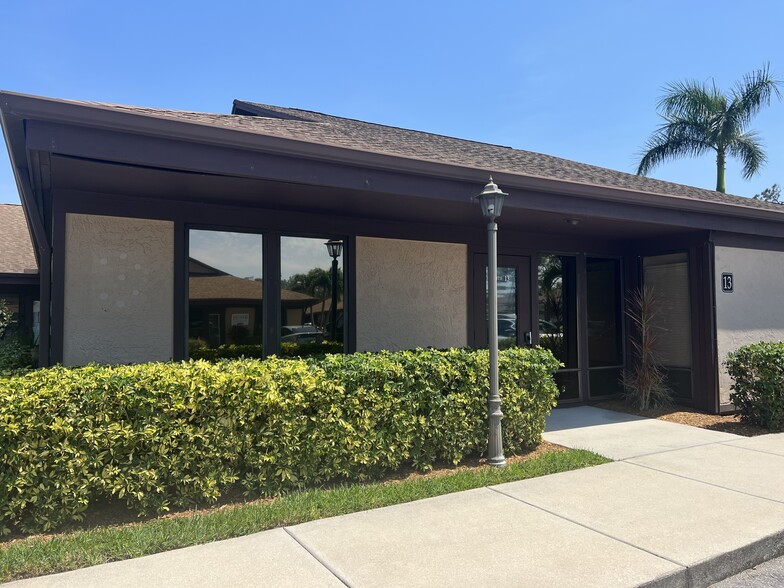 Primary Photo Of 12734 Kenwood Ln, Fort Myers Medical For Lease