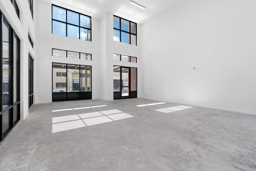 More Photos Of 923 E Carson St, San Antonio Apartments For Lease