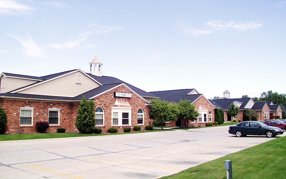 Primary Photo Of 42645 Garfield Rd, Clinton Township Medical For Lease