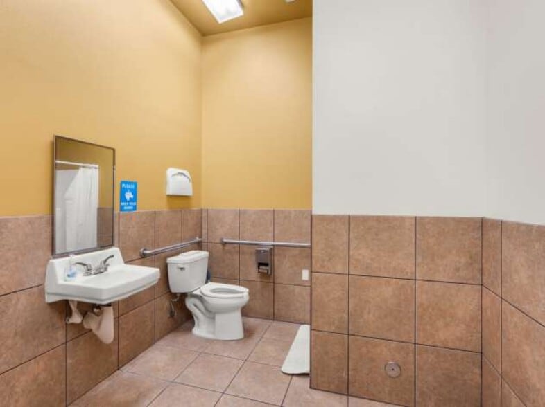 More Photos Of 304-350 NE Agness Ave, Grants Pass Unknown For Lease