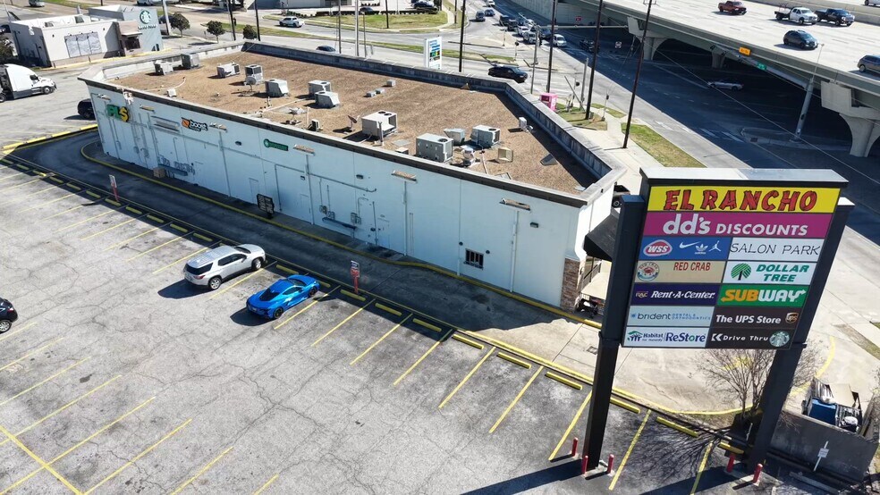 More Photos Of 11200 Northwest Fwy, Houston Storefront Retail Office For Lease