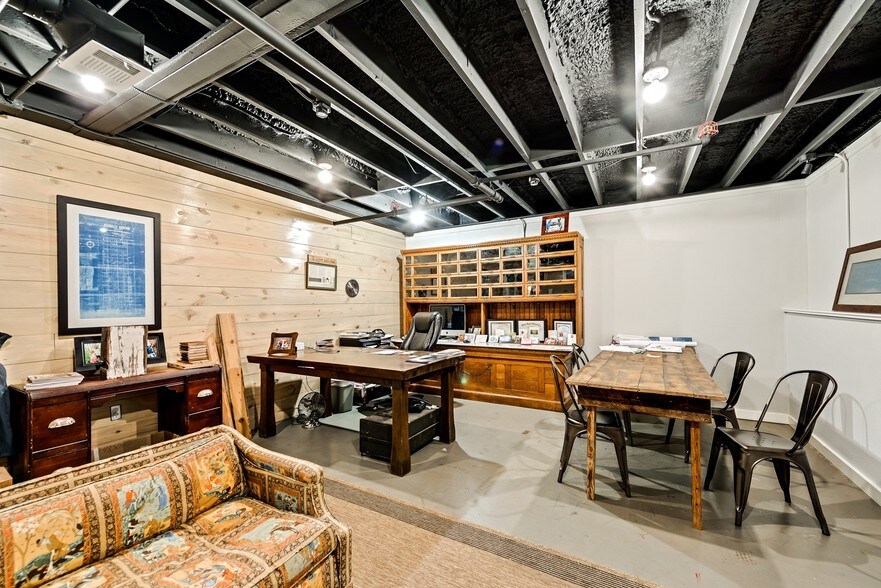 More Photos Of 101 E Lamar St, McKinney Unknown For Lease