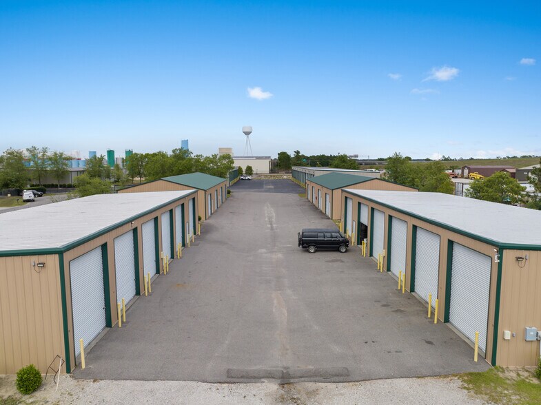 More Photos Of 202 Transcom Ct, Wilmington Self Storage For Lease