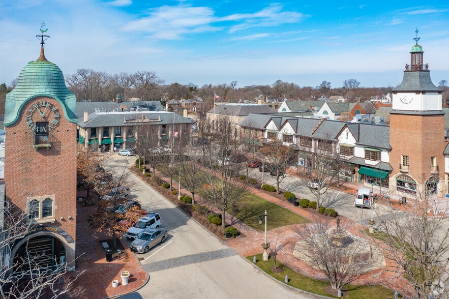 More Photos Of 272 Market Sq, Lake Forest General Retail For Lease