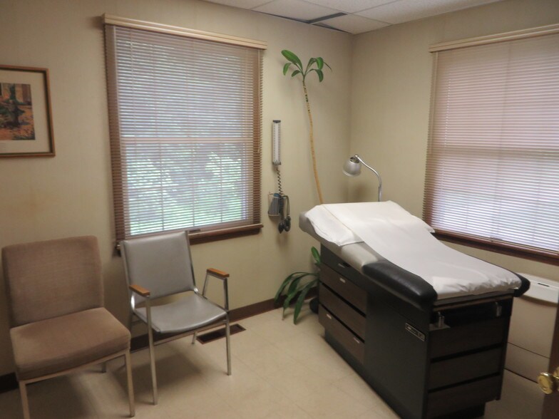 More Photos Of 1130 US Highway 202 S, Raritan Medical For Sale