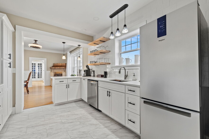 More Photos Of 2049 S Brentwood Blvd, Springfield Office For Sale