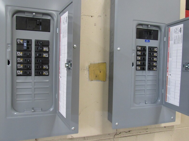 More Photos Of 4794 S Dixie Dr, Dayton Auto Repair For Lease