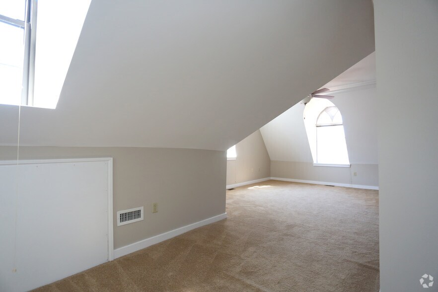 More Photos Of 125 W Saratoga St, Baltimore Apartments For Sale