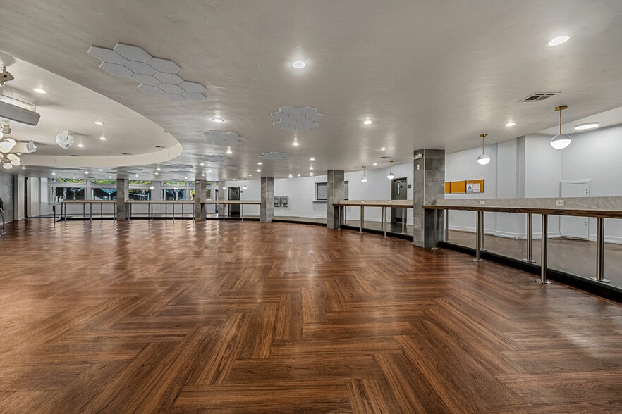 More Photos Of 26409 State Highway CA-189, Twin Peaks Specialty For Sale