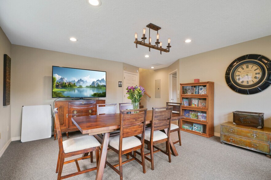 More Photos Of 901 13th St SE, Salem Office For Sale